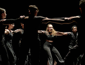 Elèves danseurs. Crédit : Jean-René Pihery - Agrandir l'image (fenêtre modale)