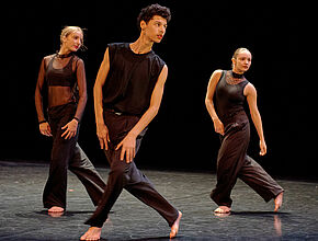 Elèves danseurs. Crédit : Jean-René Pihery - Agrandir l'image (fenêtre modale)