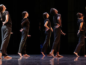 Elèves danseurs. Crédit : Jean-René Pihery - Agrandir l'image (fenêtre modale)