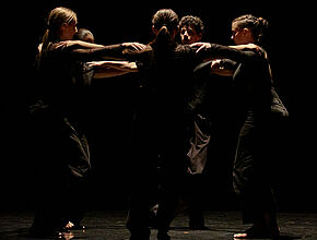 Elèves danseurs. Crédit : Jean-René Pihery - Agrandir l'image (fenêtre modale)