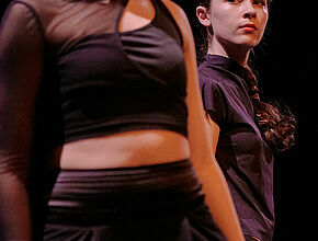 Elèves danseurs. Crédit : Jean-René Pihery - Agrandir l'image (fenêtre modale)