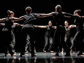 Elèves danseurs. Crédit : Jean-René Pihery - Agrandir l'image (fenêtre modale)
