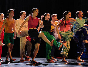 Elèves danseurs. Crédit : Jean-René Pihery - Agrandir l'image (fenêtre modale)