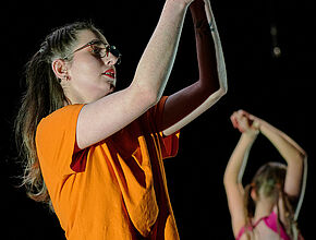 Elèves danseurs. Crédit : Jean-René Pihery - Agrandir l'image (fenêtre modale)