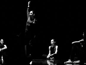 Elèves danseurs. Crédit : Jean-René Pihery - Agrandir l'image (fenêtre modale)