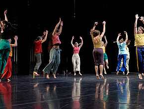 Elèves danseurs. Crédit : Jean-René Pihery - Agrandir l'image (fenêtre modale)