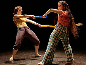 Elèves danseurs. Crédit : Jean-René Pihery - Agrandir l'image (fenêtre modale)