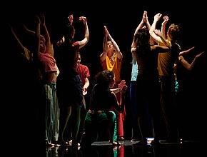 Elèves danseurs. Crédit : Jean-René Pihery - Agrandir l'image (fenêtre modale)
