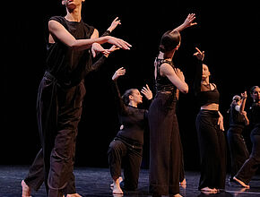 Elèves danseurs. Crédit : Jean-René Pihery - Agrandir l'image (fenêtre modale)