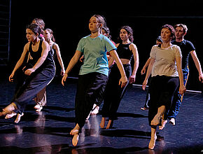 Elèves danseurs. Crédit : Jean-René Pihery - Agrandir l'image (fenêtre modale)